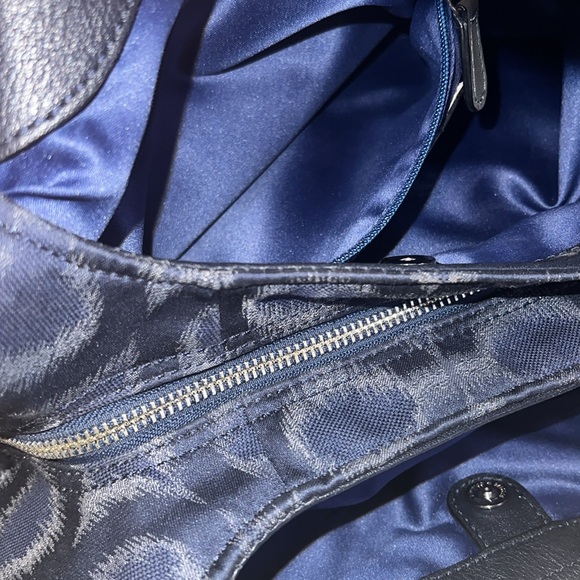 COACH Textured leather Hobo style shoulder bag with 2 hang tags - Picture 13 of 14